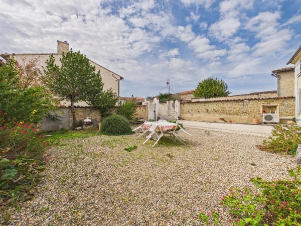 Maison de village avec cachet et dépendance de 136 m²