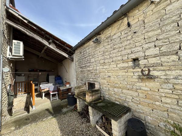 Maison de village avec cachet et dépendance de 136 m²