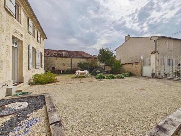 Maison de village avec cachet et dépendance de 136 m²