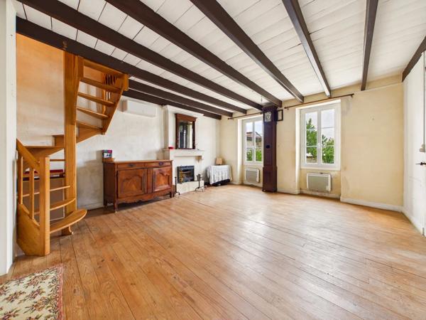 Maison de village avec cachet et dépendance de 136 m²