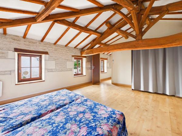 Maison de village avec cachet et dépendance de 136 m²