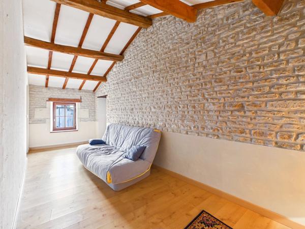 Maison de village avec cachet et dépendance de 136 m²