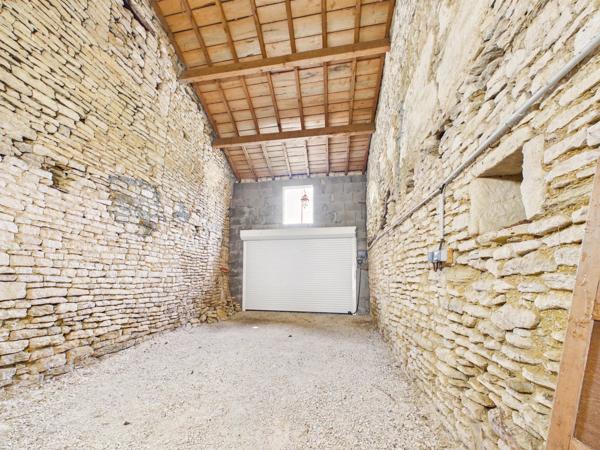 Maison de village avec cachet et dépendance de 136 m²