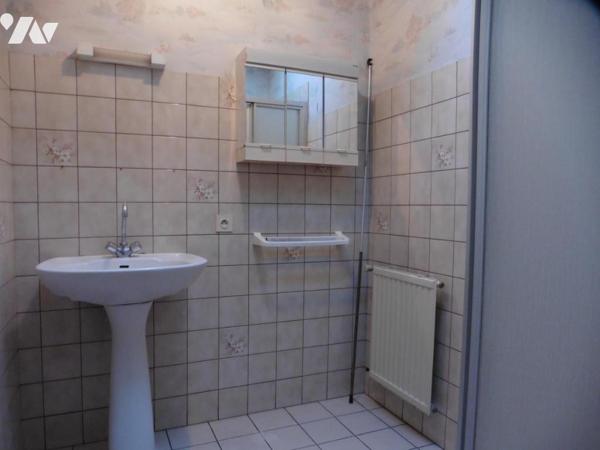 LE GRAND AUVERN, proche RIAILLE, idéal premier achat ou investissment locatif, maison sur cour.