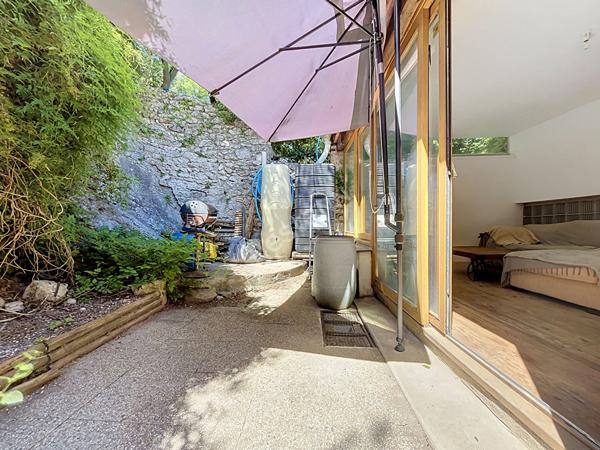 Ardèche : Maison de village atypique, jardin et cave