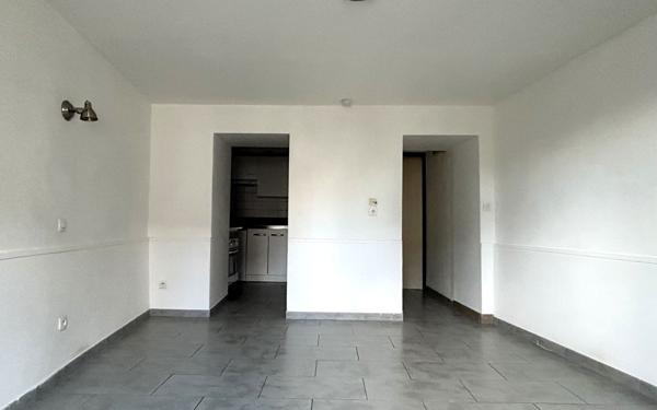 Appartement à louer    1 pièce •  Le Chevain