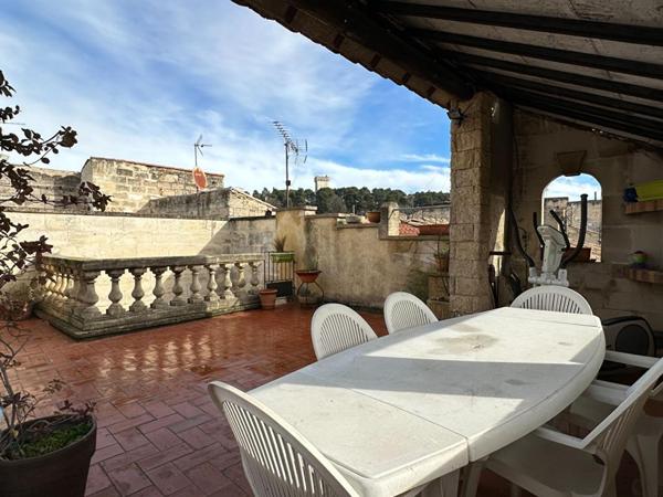 Beaucaire maison en pierre de  6 pièces  169 m² avec terrasses et doubles garages