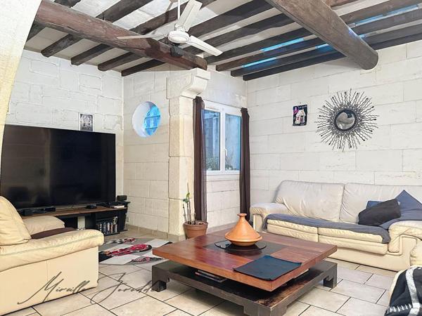 Beaucaire maison en pierre de  6 pièces  169 m² avec terrasses et doubles garages