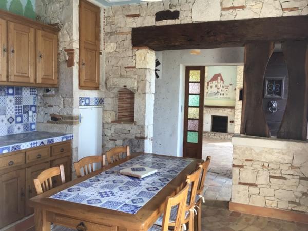 Maison en pierre à la campagne 15 minutes Bergerac et 10 minutes Issigeac.