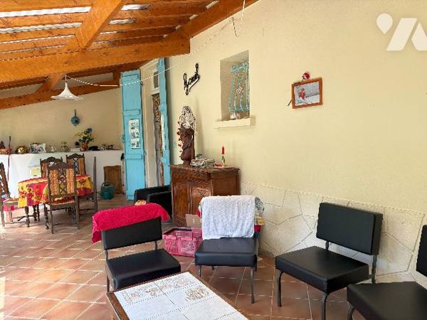 Belle maison en pierre au cœur du village de DAMAZAN. Cinq chambres, véranda, jardin intérieur !