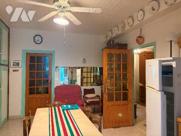 Belle maison en pierre au cœur du village de DAMAZAN. Cinq chambres, véranda, jardin intérieur !