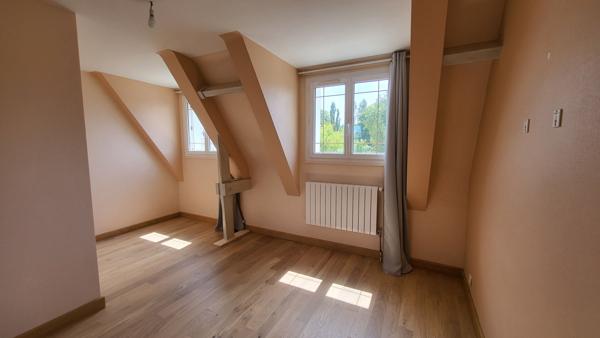Maison Vertou 6 pièces 198 m2 sur une parcelle, avec piscine et étang, de 6316m².