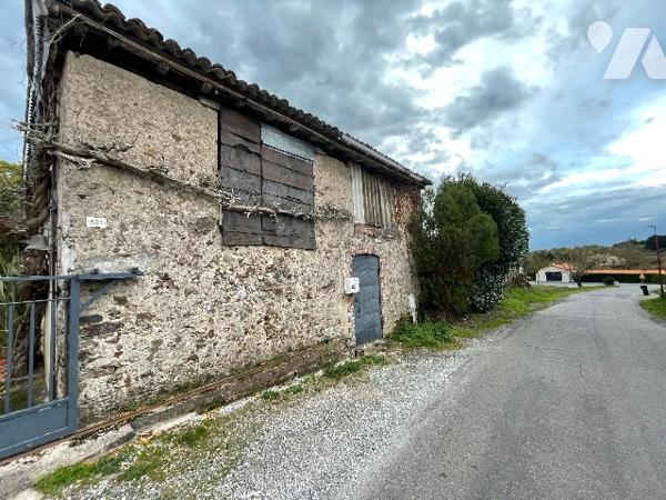 LIRE - BATIMENT EN PIERRE A REHABILITER