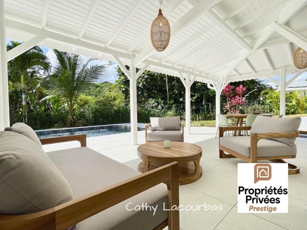 Villa rénovée avec piscine effet Bali-havre de paix- sur 2700 M² - Petit Bourg