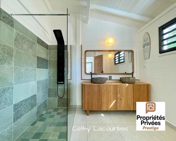 Villa rénovée avec piscine effet Bali-havre de paix- sur 2700 M² - Petit Bourg