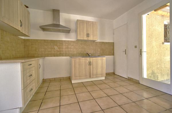 Proche d'Agen maison de 5 pièces principales de 108 m² avec garage et jardin dans un environnement calme.