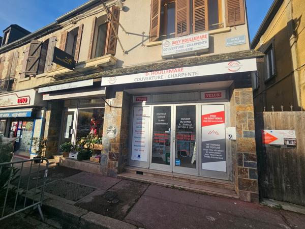 ensemble immobilier avec 2 commerces et habitations