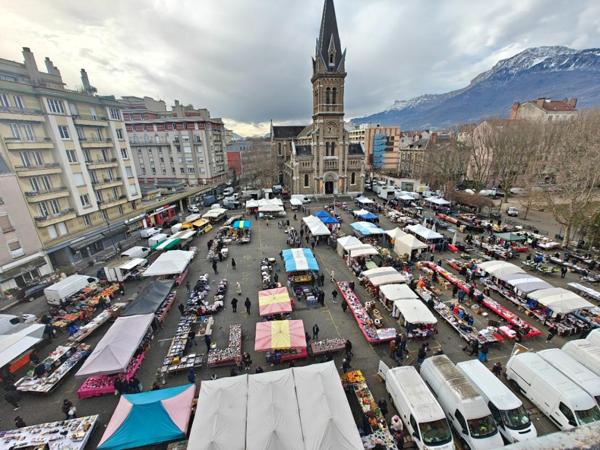 Très belle vue sur la  bastille  et le Moucherotte T2 traversant avec galeta et cave petit prix