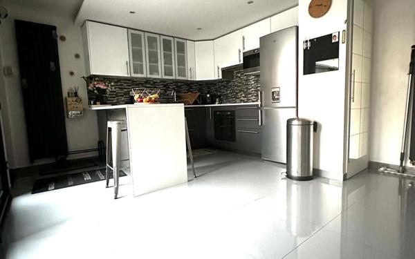 Maison à vendre    5 pièces • 83,24 m2 Ivry-sur-Seine