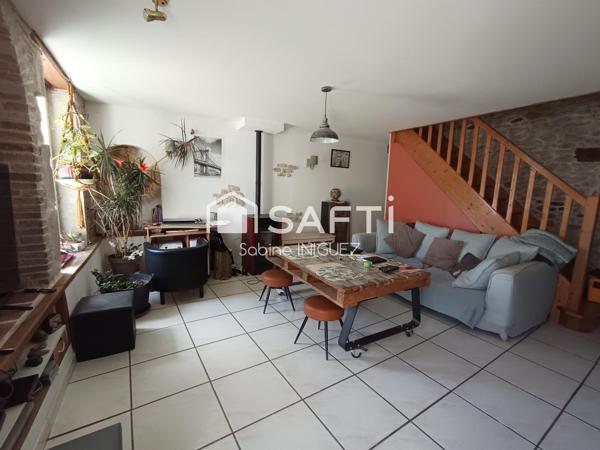 MAISON DE VILLAGE ATYPIQUE, RENOVEE