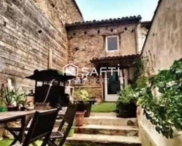 MAISON DE VILLAGE ATYPIQUE, RENOVEE