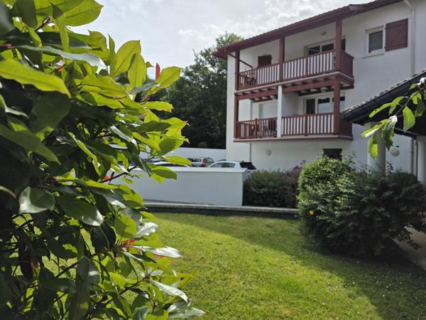 Beau studio meublé avec terrasse et parking