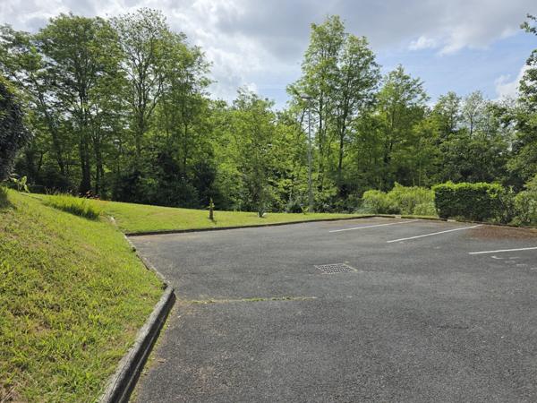 Beau studio meublé avec terrasse et parking