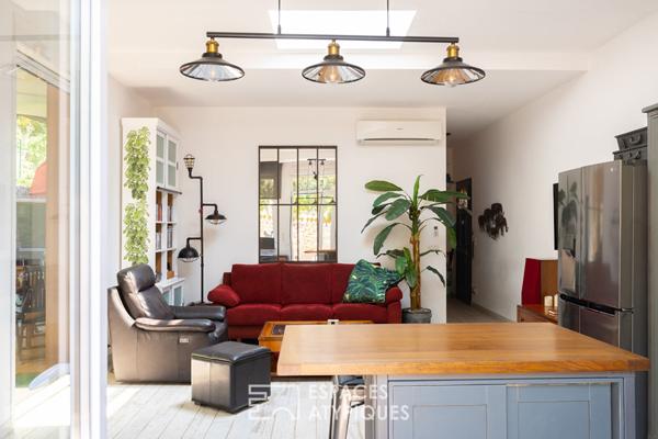 Appartement – villa avec terrasse en bord de mer