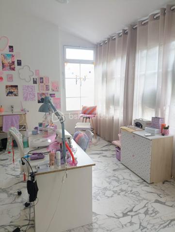 Local commercial de 226,53 m²