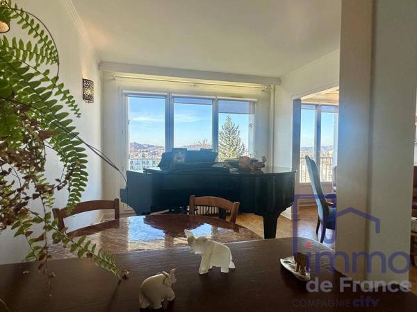 Appartement T3/4 de 78 m² avec balcon et vue dégagée