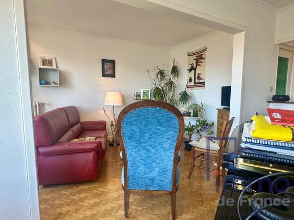 Appartement T3/4 de 78 m² avec balcon et vue dégagée