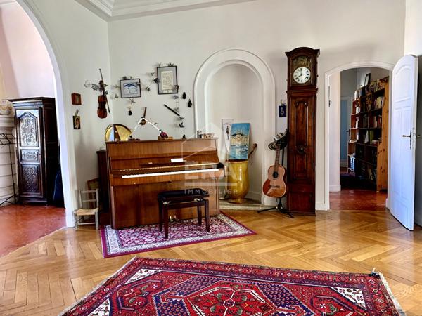 A vendre en exclusivité un appartement de type 5 à Marseille 13006 - Quartier SYLVABELLE - PALAIS de JUSTICE