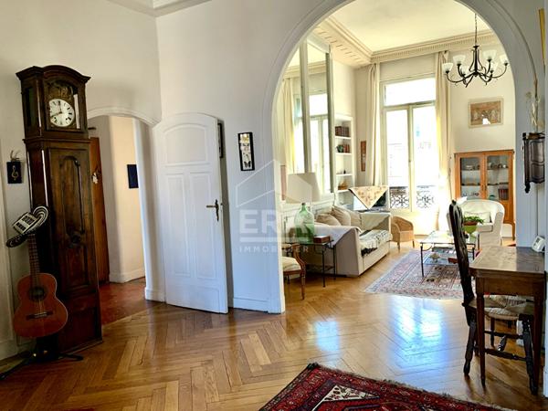 A vendre en exclusivité un appartement de type 5 à Marseille 13006 - Quartier SYLVABELLE - PALAIS de JUSTICE