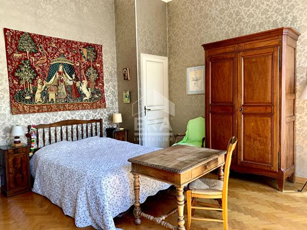 A vendre en exclusivité un appartement de type 5 à Marseille 13006 - Quartier SYLVABELLE - PALAIS de JUSTICE