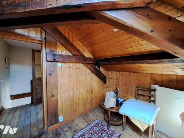 Maison de caractère avec grand garage et jardinet