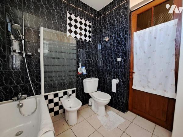 Maison de caractère avec grand garage et jardinet