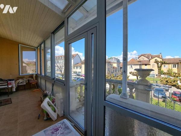 Maison de caractère avec grand garage et jardinet