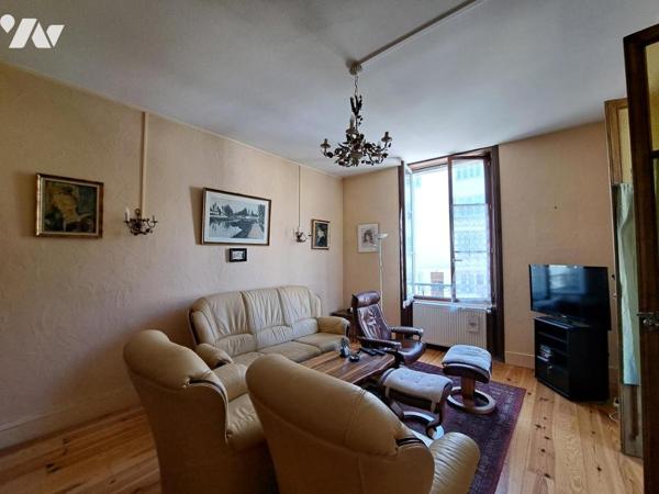 Maison de caractère avec grand garage et jardinet