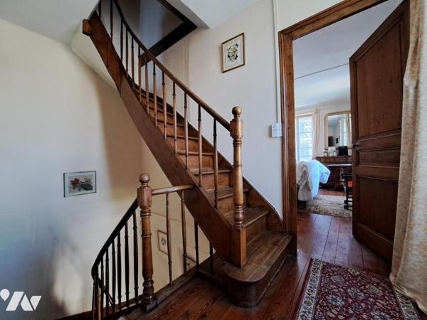 Maison de caractère avec grand garage et jardinet