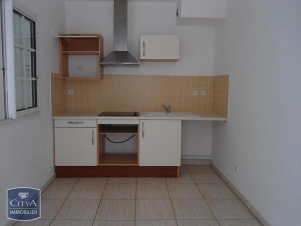 Appartement à louer 2 pièces 53.85m² Le Tampon (97430)
