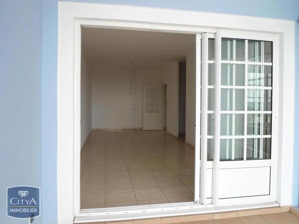 Appartement à louer 2 pièces 53.85m² Le Tampon (97430)