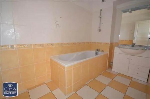 Appartement à louer 2 pièces 53.85m² Le Tampon (97430)
