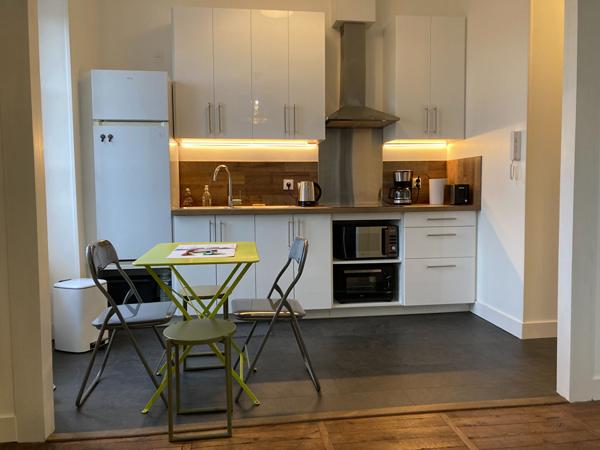 APPARTEMENT T2 MEUBLE A LOUER EN COURTE DUREE - A BLOIS - BELLES PRESTATIONS - VUE SUR CHÂTEAU & LOIRE