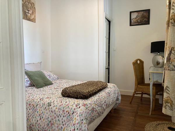 APPARTEMENT T2 MEUBLE A LOUER EN COURTE DUREE - A BLOIS - BELLES PRESTATIONS - VUE SUR CHÂTEAU & LOIRE