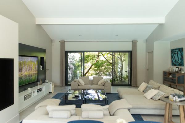 GUJAN-MESTRAS VILLA 200 M² 4 CHAMBRES PISCINE TERRAIN 2179M²