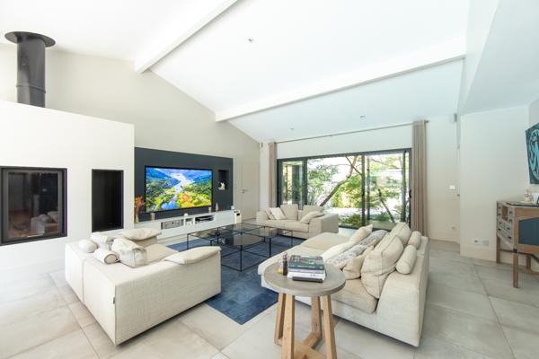 GUJAN-MESTRAS VILLA 200 M² 4 CHAMBRES PISCINE TERRAIN 2179M²