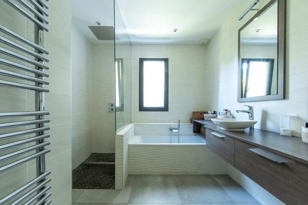 GUJAN-MESTRAS VILLA 200 M² 4 CHAMBRES PISCINE TERRAIN 2179M²