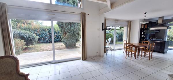 Maison contemporaine à vendre à Saint Denis les Bourg - quartier recherché rare sur le marché