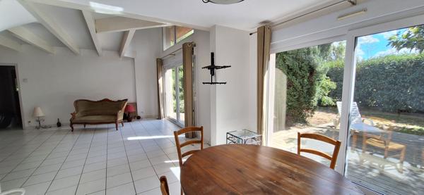 Maison contemporaine à vendre à Saint Denis les Bourg - quartier recherché rare sur le marché