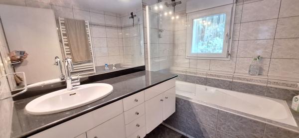 Maison contemporaine à vendre à Saint Denis les Bourg - quartier recherché rare sur le marché